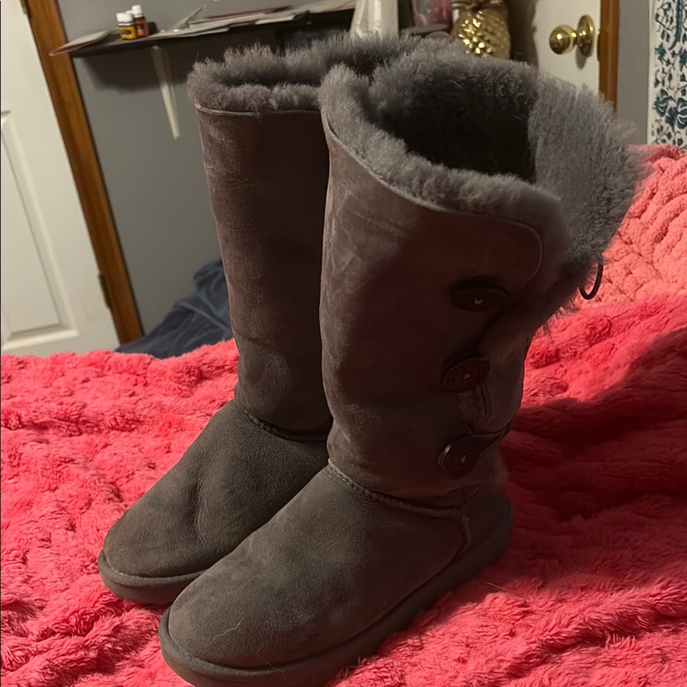 UGG Gray Winter Boots Suede Texture